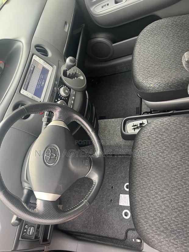 Toyota Sienta 1.5 FWD 2013 Black