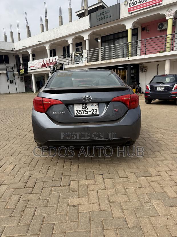Toyota Corolla SE (1.8L 4cyl 2A) 2018 Gray