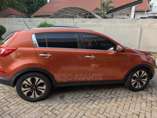 Kia Sportage 2012 Orange