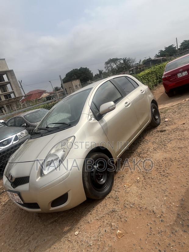 Toyota Vitz 2010 Brown