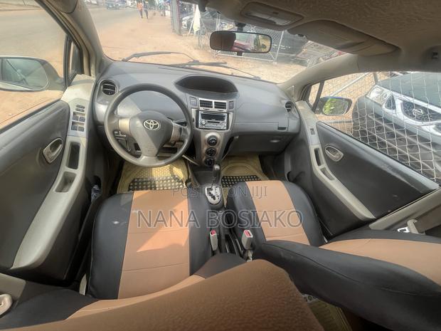 Toyota Vitz 2010 Brown