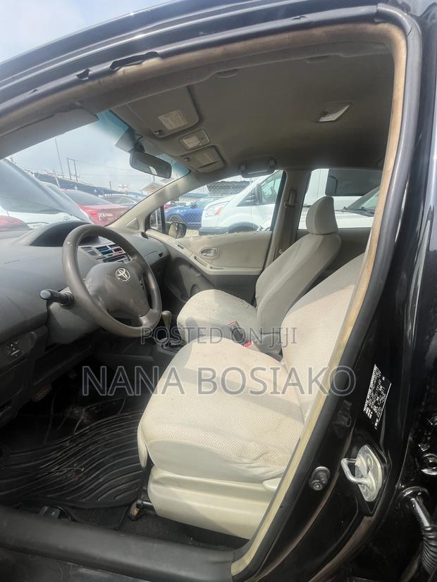 Toyota Vitz 2010 Black