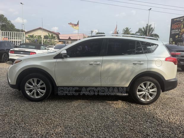 Toyota RAV4 2015 White