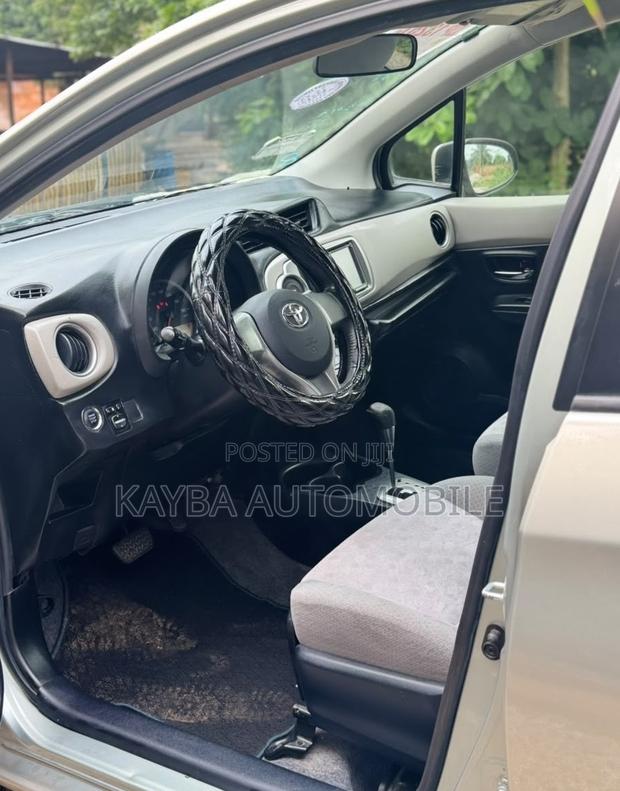 Toyota Vitz 2012 Gray