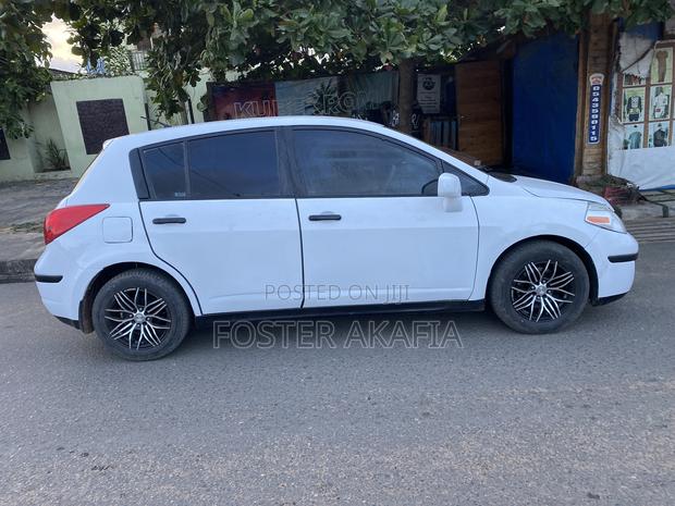 Nissan Versa 1.8 S Hatch 2008 White