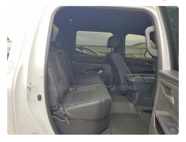 Toyota Tundra 2025 White