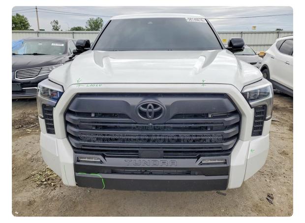 Toyota Tundra 2025 White