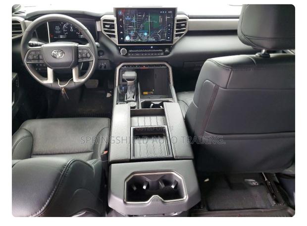 Toyota Tundra 2025 White