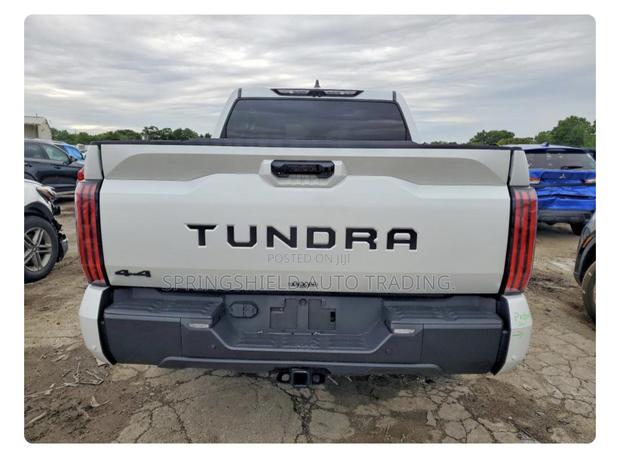 Toyota Tundra 2025 White