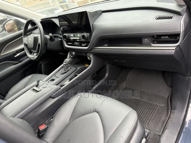 Toyota Highlander XLE AWD 2024 Blue