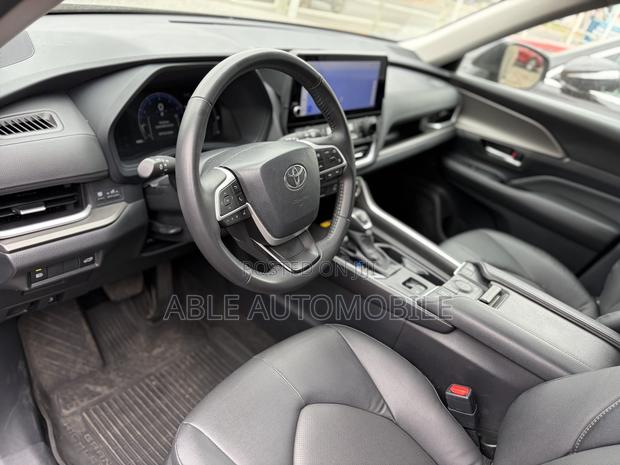 Toyota Highlander XLE AWD 2024 Blue