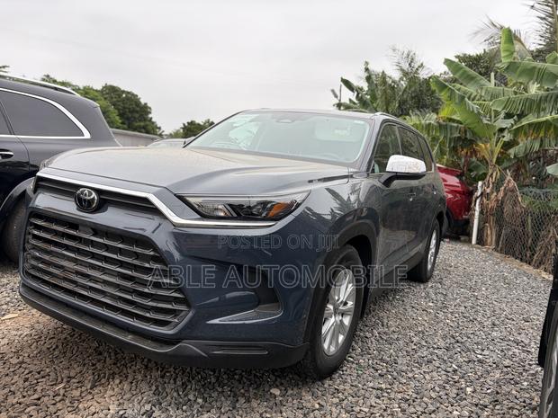 Toyota Highlander XLE AWD 2024 Blue