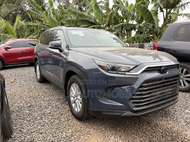 Toyota Highlander XLE AWD 2024 Blue