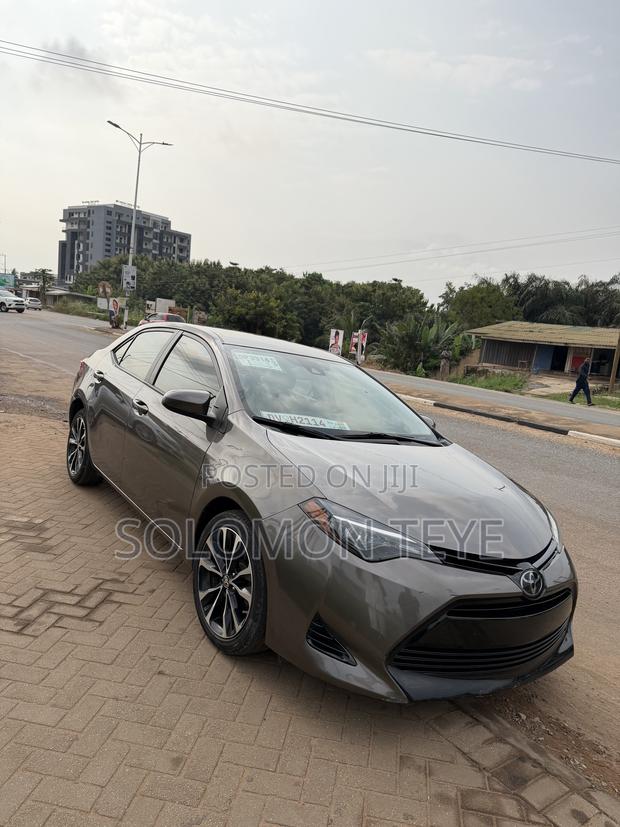 Toyota Corolla L (1.8L 4cyl 2A) 2018 Gray