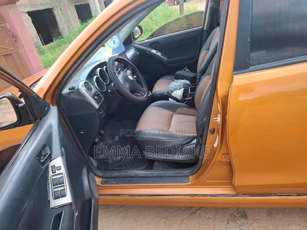 Toyota Matrix 2006 Gold