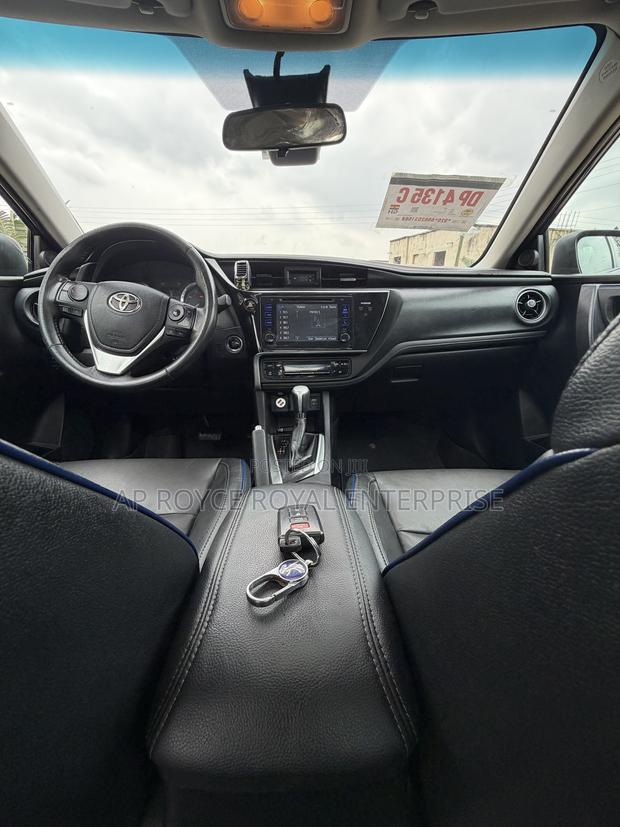 Toyota Corolla SE Special Edition 4dr Sedan (1.8L 4cyl CVT) 2017 Blue
