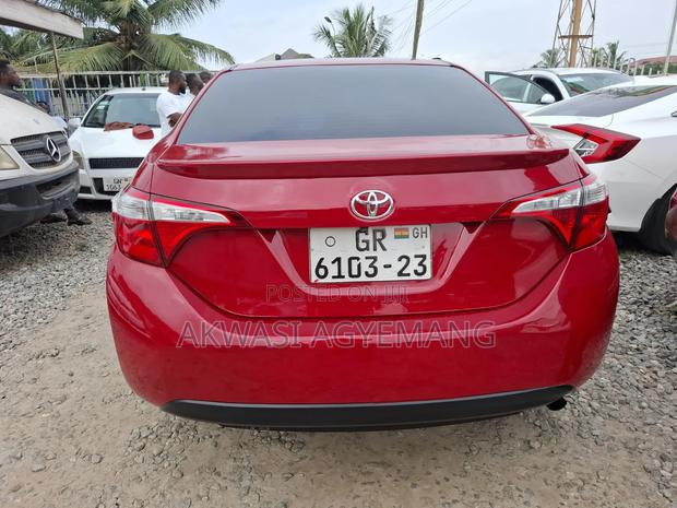 Toyota Corolla 2015 Red