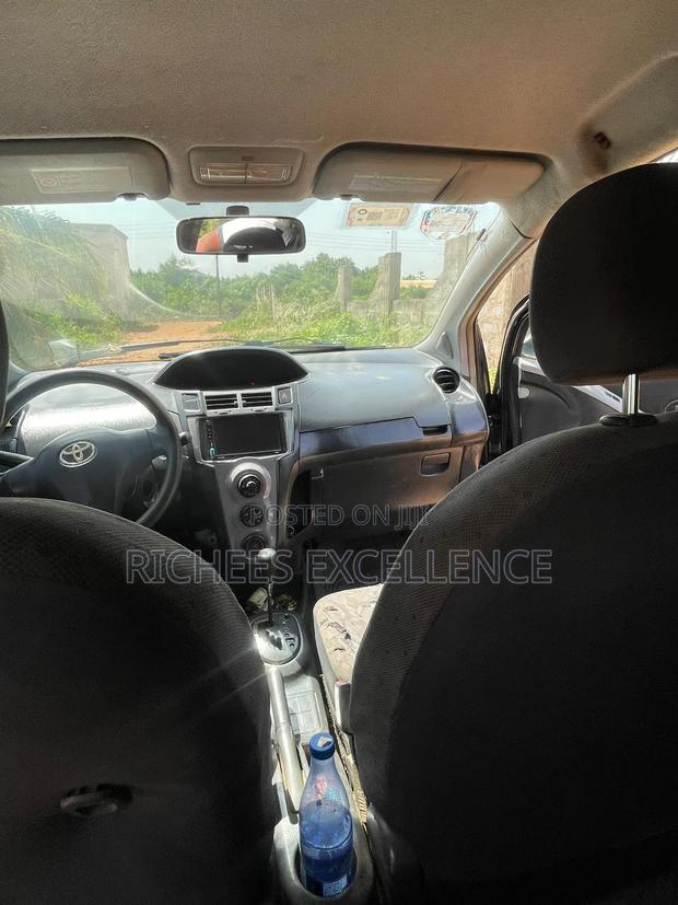 Toyota Vitz 1.3 AWD 5dr 2010 Black