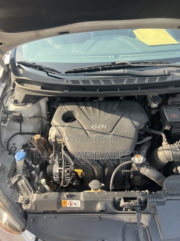 Hyundai Avante 2012 Silver