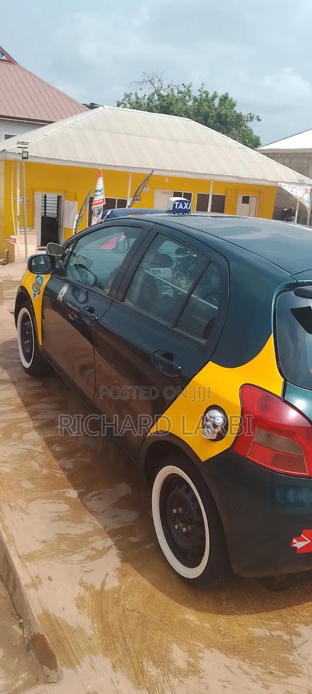 Toyota Yaris 2010 Green