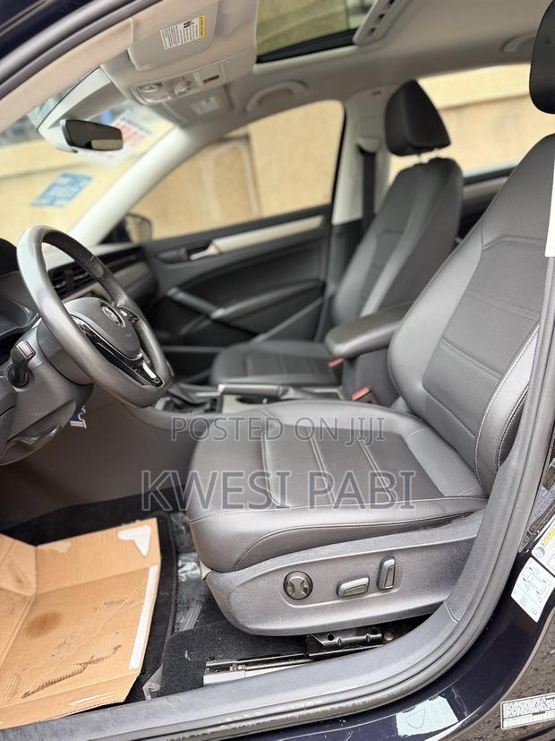 Volkswagen Passat 2.0T SE 2022 Black
