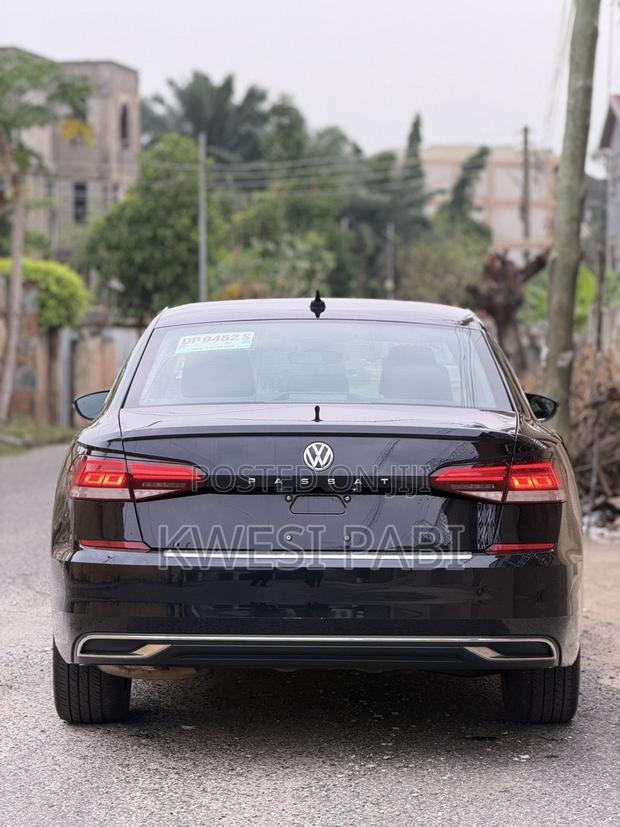 Volkswagen Passat 2.0T SE 2022 Black