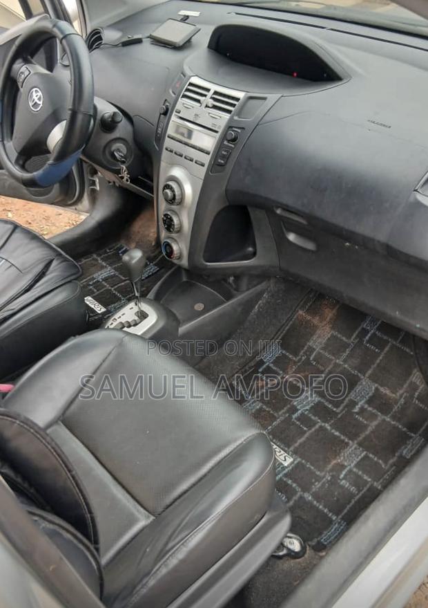 Toyota Yaris 2010 Gray