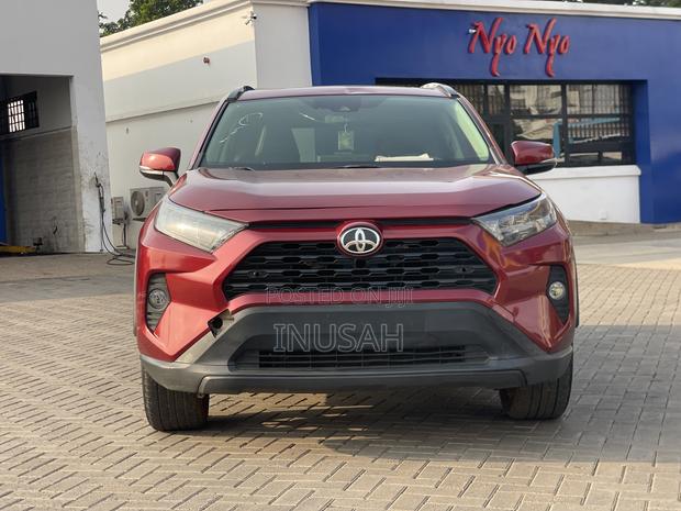 Toyota RAV4 XLE AWD 2019 Red