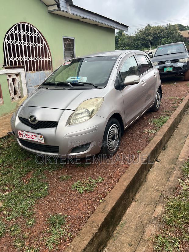 Toyota Vitz 2010 Gray