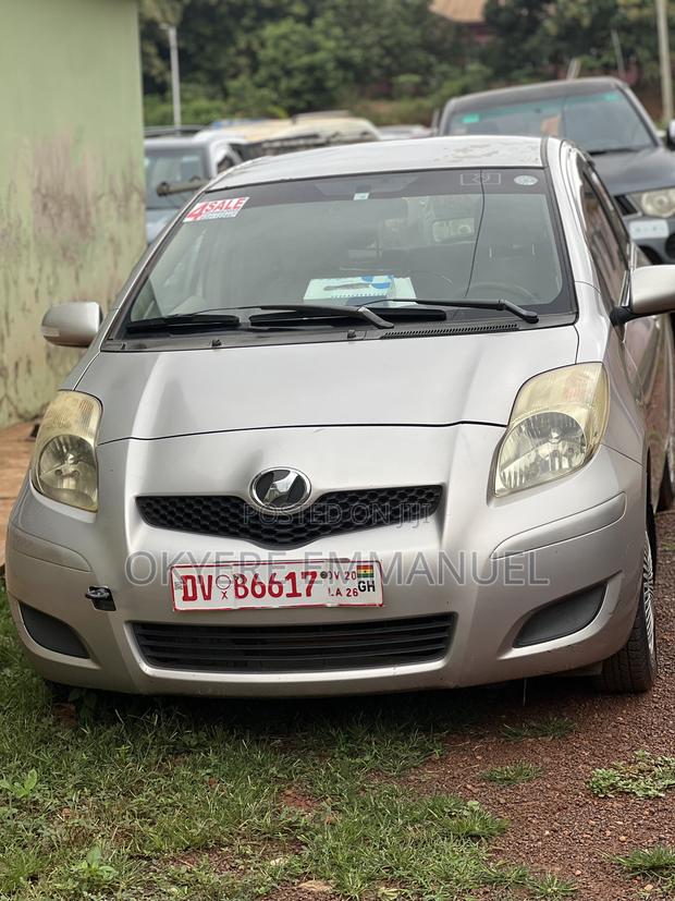 Toyota Vitz 2010 Gray