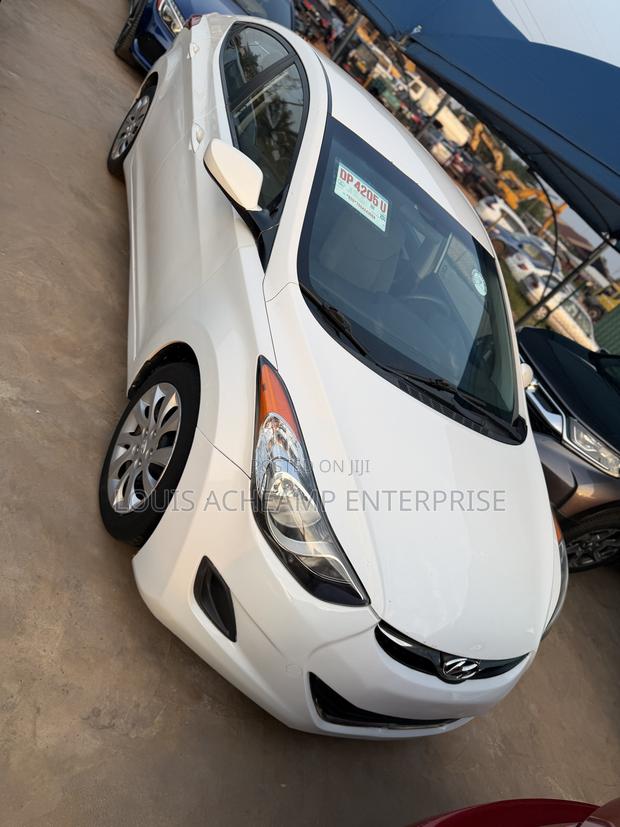 Hyundai Elantra 2012 White