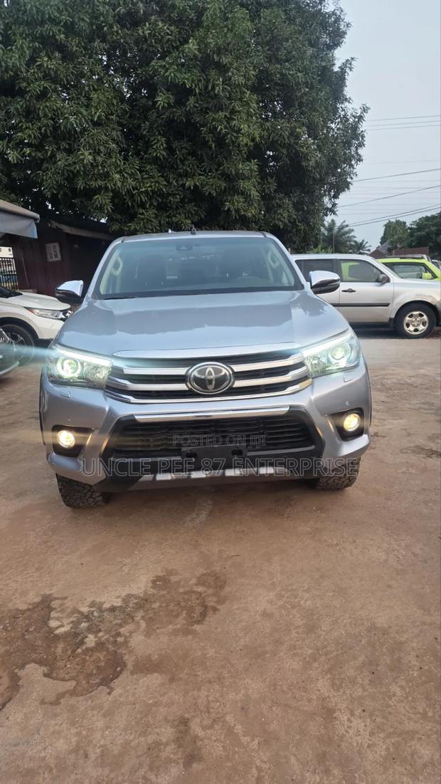 Toyota Hilux 2018 Silver