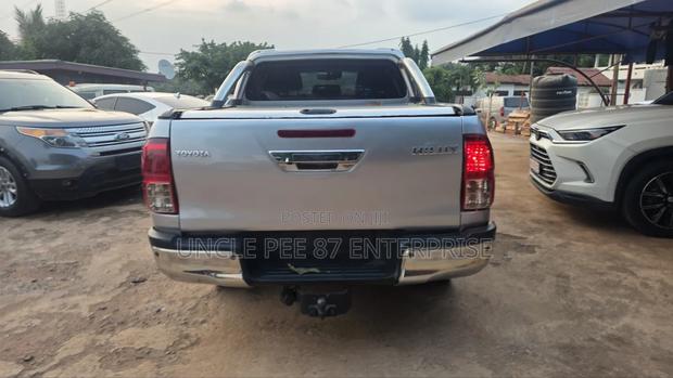Toyota Hilux 2018 Silver