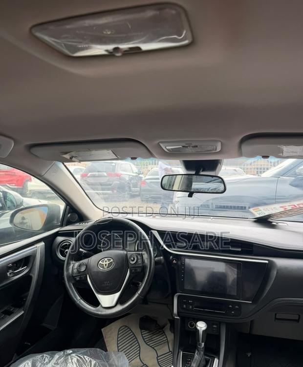 Toyota Corolla SE (1.8L 4cyl 2A) 2018 Black