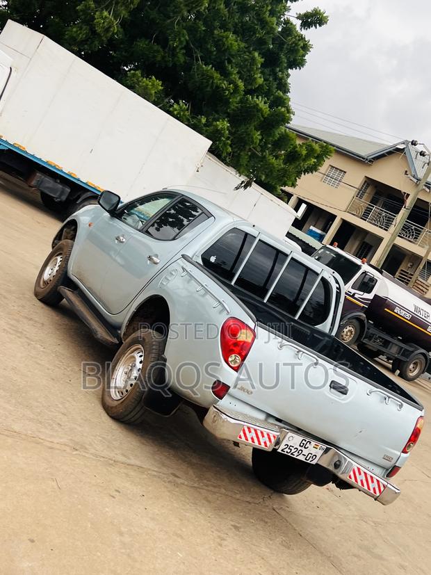 Mitsubishi L200 2009 Gray