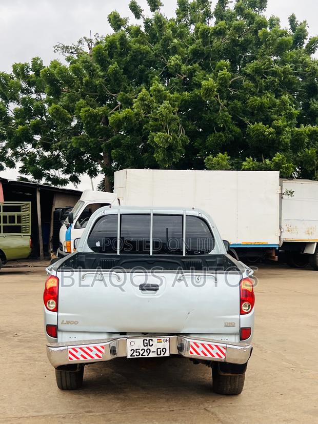 Mitsubishi L200 2009 Gray