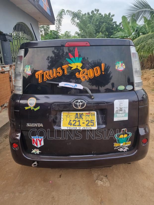 Toyota Sienta 2012 Brown