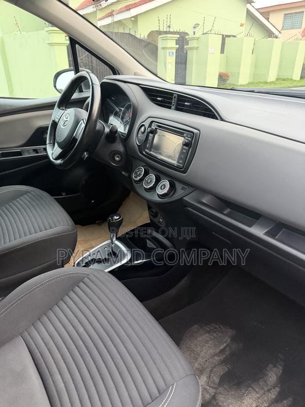 Toyota Yaris SE Hatchback 5dr 2015 White