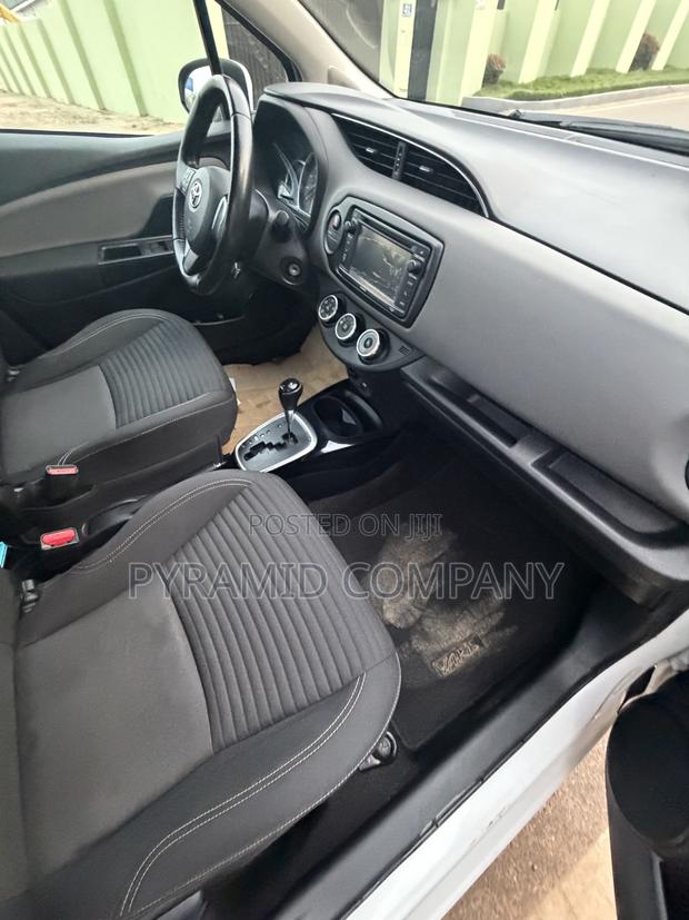 Toyota Yaris SE Hatchback 5dr 2015 White