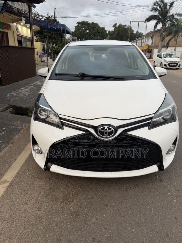 Toyota Yaris SE Hatchback 5dr 2015 White
