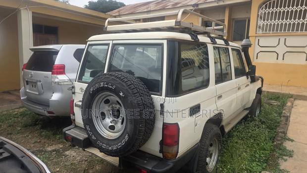 Toyota Land Cruiser 2017 White