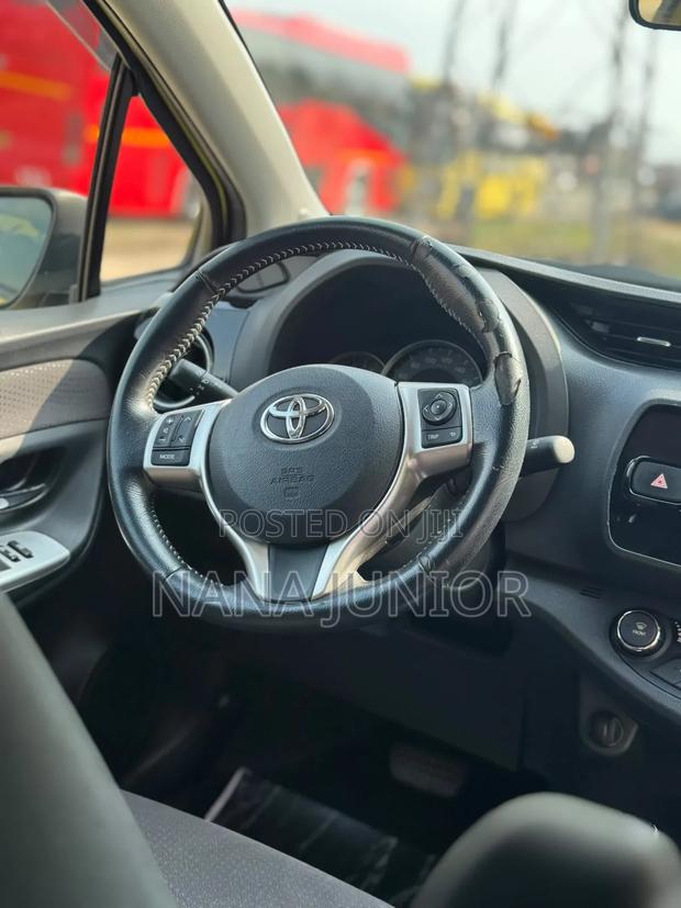 Toyota Vitz 2015 Yellow