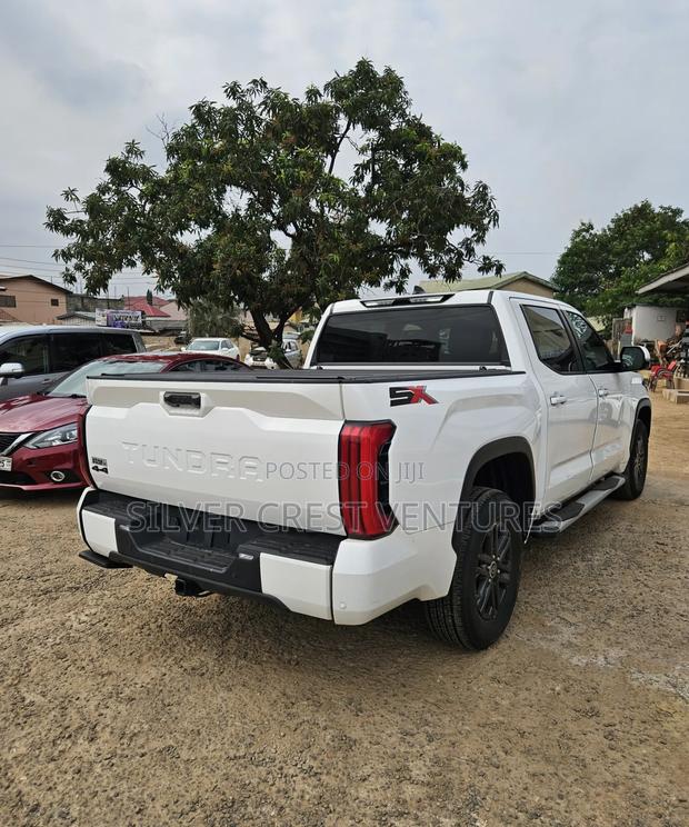 Toyota Tundra 2024 White