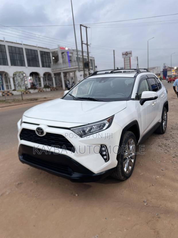 Toyota RAV4 2020 White