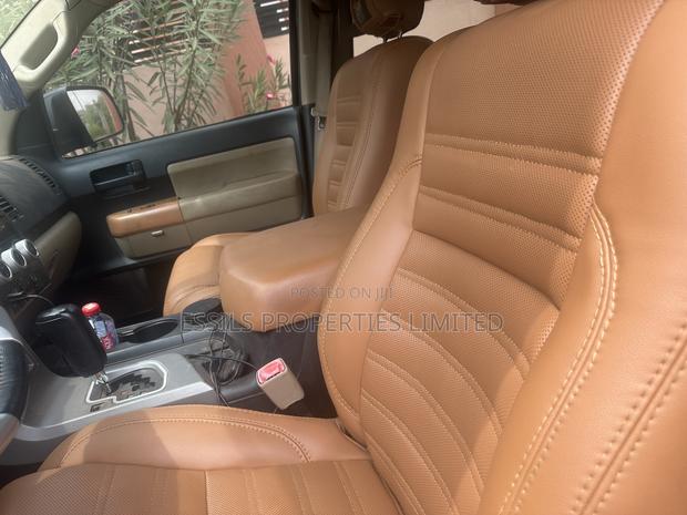 Toyota Sequoia SR5 4dr SUV 4WD (5.7L 8cyl 6A) 2015 Black