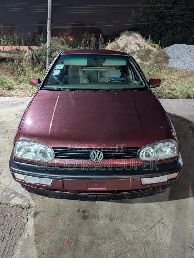 Volkswagen Golf 2000 Burgundy