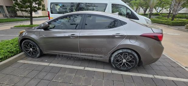 Hyundai Elantra 2014 Gold