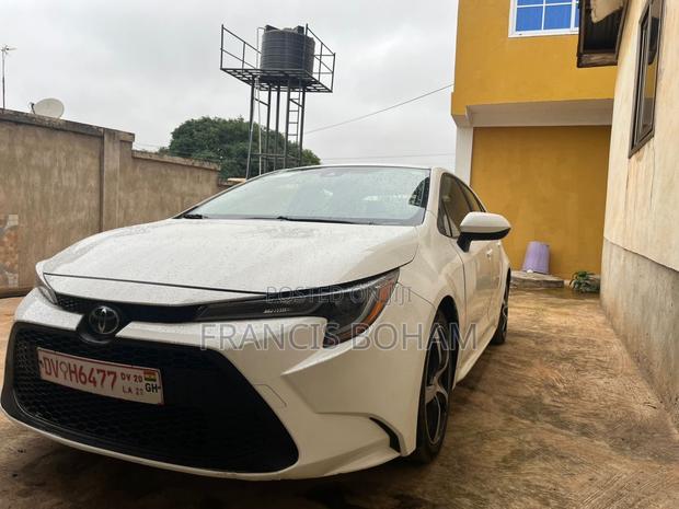 Toyota Corolla LE 2021 White