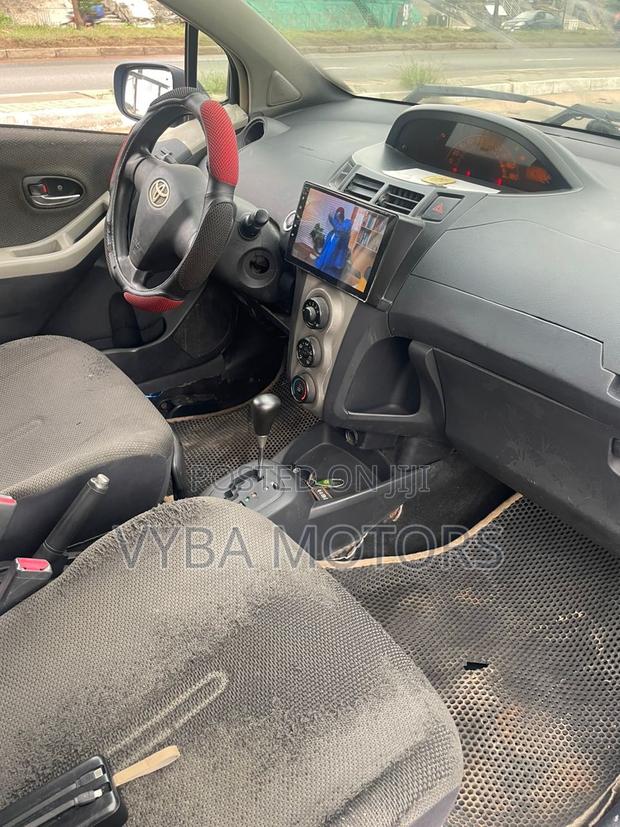 Toyota Vitz 2010 Blue