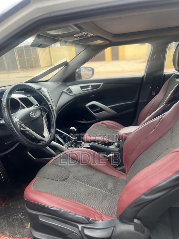 Hyundai Veloster Automatic 2012 White